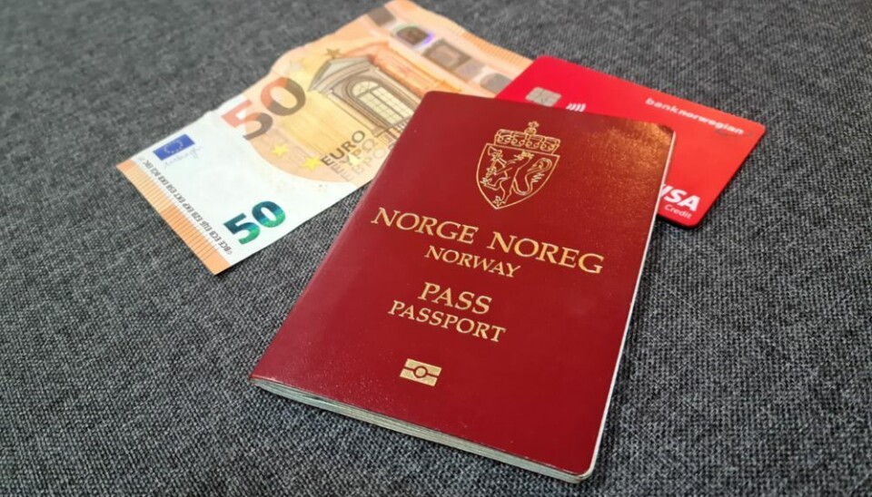 ANVÄND KREDITKORT: Det kan ge en extra trygghet, men kontrollera villkoren hos banken först, säger Voll.